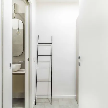 Domusmi Veniero 12 *